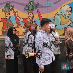 Kantor Mas Menteri Nadiem Didemo Para Guru, Kenapa?