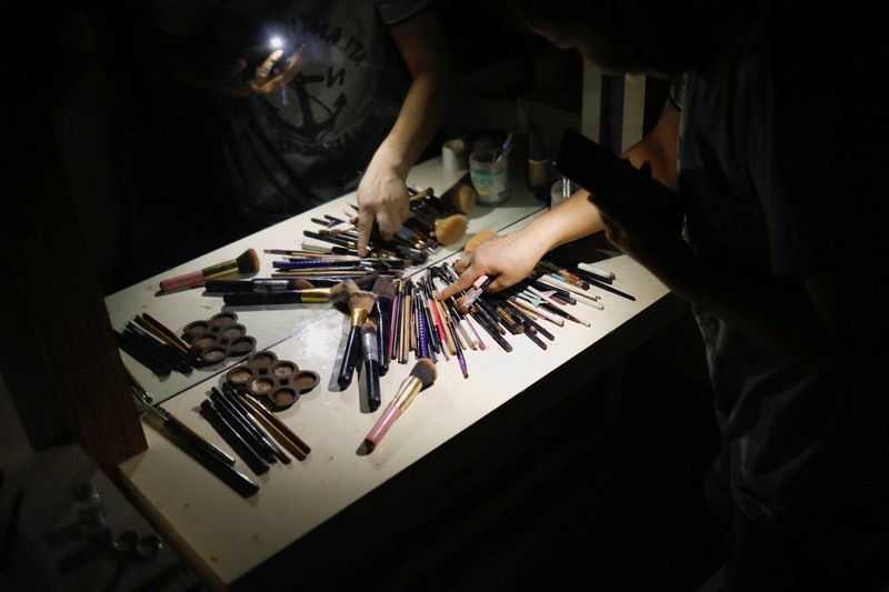 Ribuan salon kecantikan di Afghanistan ditutup setelah tenggat waktu satu bulan yang diberikan kelompok Taliban telah berakhir. Maklumat ini memicu aksi protes yang jarang sekali terjadi di negara tersebut. (REUTERS/ALI KHARA) Ribuan salon kecantikan di Afghanistan ditutup setelah tenggat waktu satu bulan yang diberikan kelompok Taliban telah berakhir. Maklumat ini memicu aksi protes yang jarang sekali terjadi di negara tersebut. (REUTERS/ALI KHARA)