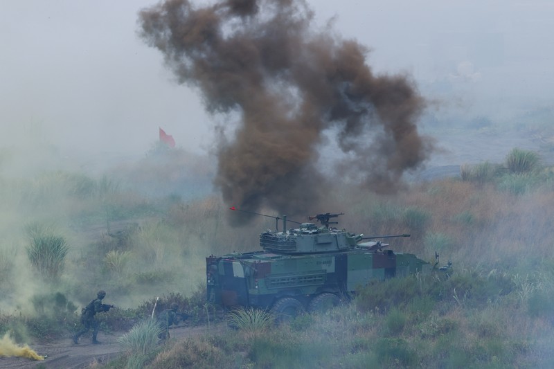 Anggota militer Taiwan mengikuti latihan tahunan anti-pendaratan Han Kuang di New Taipei City, Taiwan. (REUTERS/Ann Wang) Anggota militer Taiwan mengikuti latihan tahunan anti-pendaratan Han Kuang di New Taipei City, Taiwan. (REUTERS/Ann Wang)