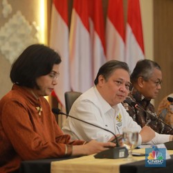 Airlangga, Sri Mulyani, BI & OJK Jelaskan Aturan DHE Terbaru