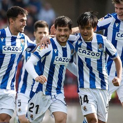 David Silva Resmi Pensiun Akibat Cedera Lutut, Adios El Mago!