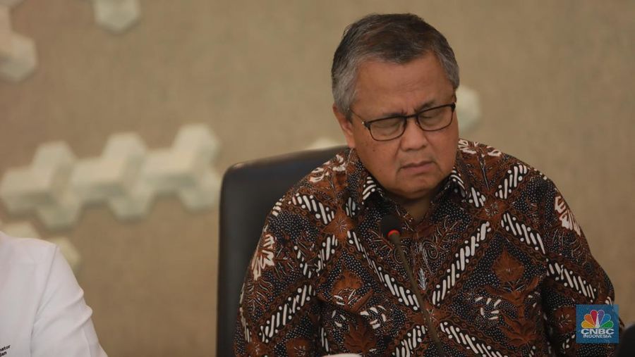 Gubernur Bank Indonesia Perry Warjiyo  saat Konferensi Pers Devisa Hasil Ekspor (DHE) di Selasar Kretagama, Gd. Ali Wardhana Lantai 3, Jl Lapangan Banteng Timur Jakarta Pusat, Jumat (28/7/2023). (CNBC Indonesia, Muhammad Sabki)