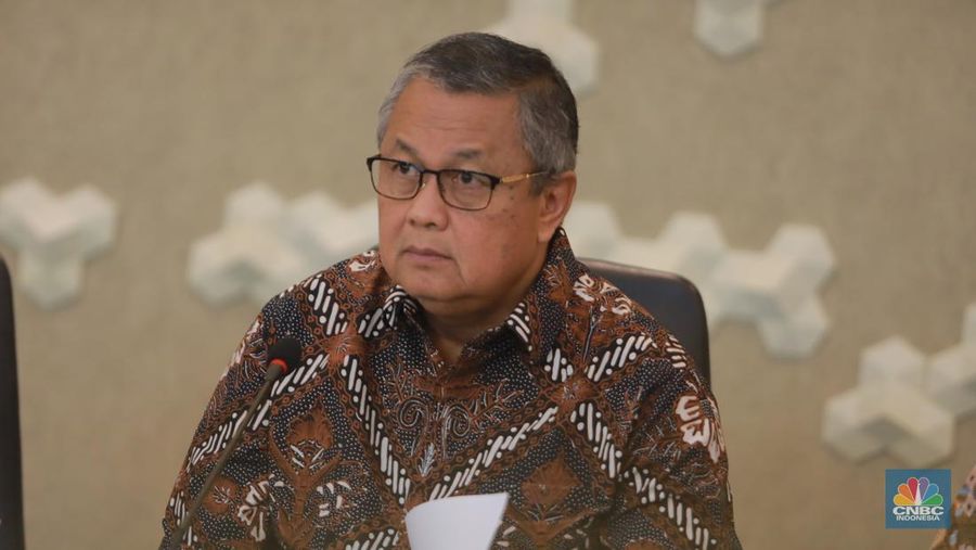 Gubernur Bank Indonesia Perry Warjiyo saat Konferensi Pers Devisa Hasil Ekspor (DHE) di Selasar Kretagama, Gd. Ali Wardhana Lantai 3, Jl Lapangan Banteng Timur Jakarta Pusat, Jumat (28/7/2023). (²©²ÊÍøÕ¾, Muhammad Sabki)