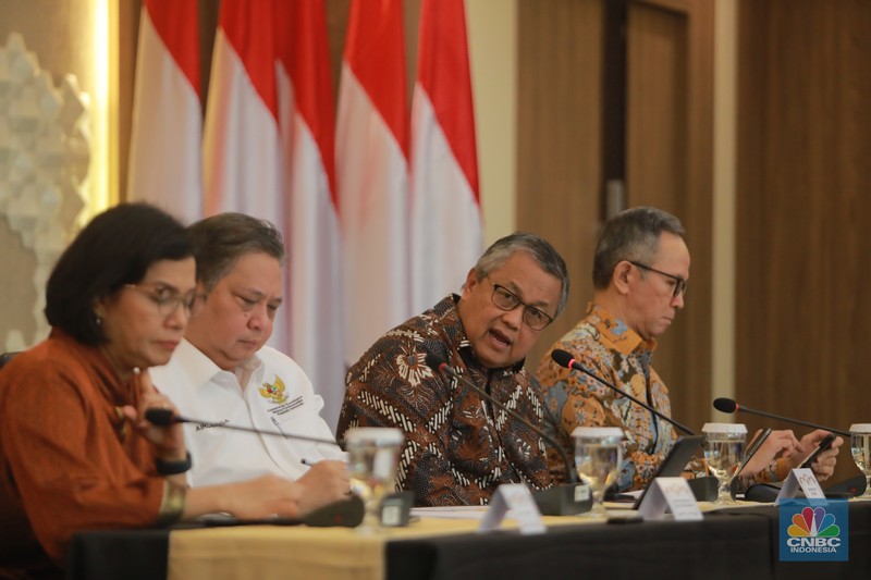 Gubernur Bank Indonesia Perry Warjiyo saat Konferensi Pers Devisa Hasil Ekspor (DHE) di Selasar Kretagama, Jakarta, Jumat (28/7/2023). (²©²ÊÍøÕ¾, Muhammad Sabki) Gubernur Bank Indonesia Perry Warjiyo saat Konferensi Pers Devisa Hasil Ekspor (DHE) di Selasar Kretagama, Jakarta, Jumat (28/7/2023). (²©²ÊÍøÕ¾, Muhammad Sabki)