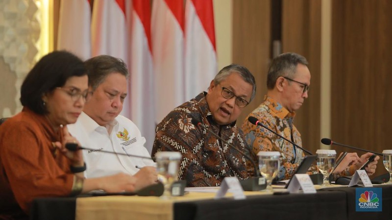 Gubernur Bank Indonesia Perry Warjiyo saat Konferensi Pers Devisa Hasil Ekspor (DHE) di Selasar Kretagama, Jakarta,  Jumat (28/7/2023). (վ, Muhammad Sabki)