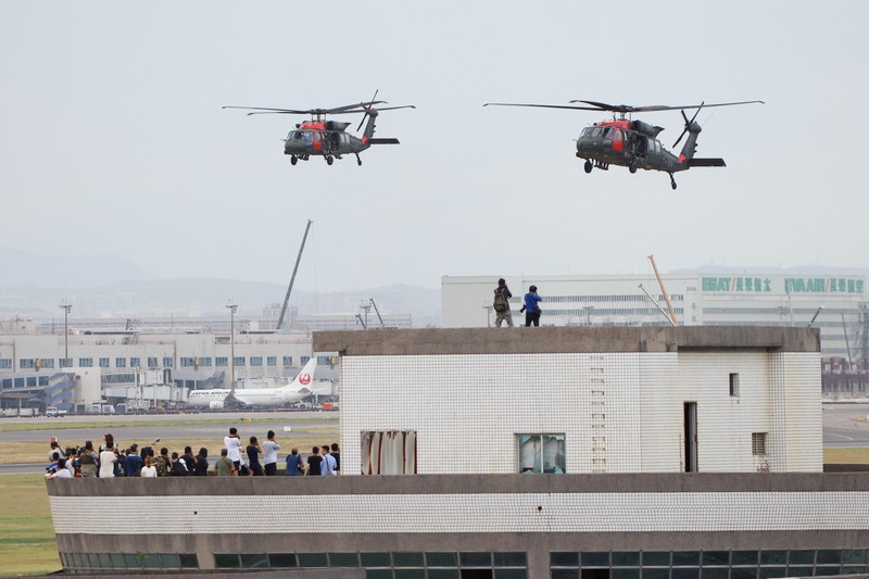 Anggota militer Taiwan mengikuti latihan tahunan anti-pendaratan Han Kuang di New Taipei City, Taiwan. (REUTERS/Ann Wang) Anggota militer Taiwan mengikuti latihan tahunan anti-pendaratan Han Kuang di New Taipei City, Taiwan. (REUTERS/Ann Wang)