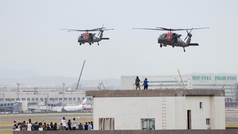 Anggota militer Taiwan mengikuti latihan tahunan anti-pendaratan Han Kuang di New Taipei City, Taiwan. (REUTERS/Ann Wang)