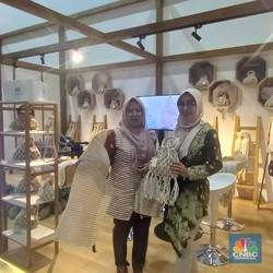 Pengusaha Ini Sulap Nanas Jadi Pakaian, Omzet Rp50 Juta/Bulan