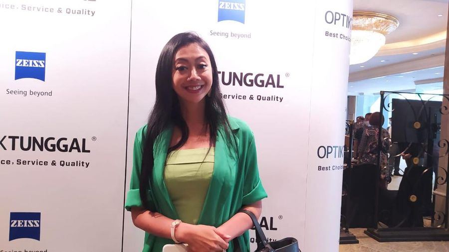 Komedian sekaligus aktor Asri Pramawati, yang lebih dikenal sebagai Asri Welas. (Dok. Detikhealth/Sarah Oktaviani Alam/File Foto)