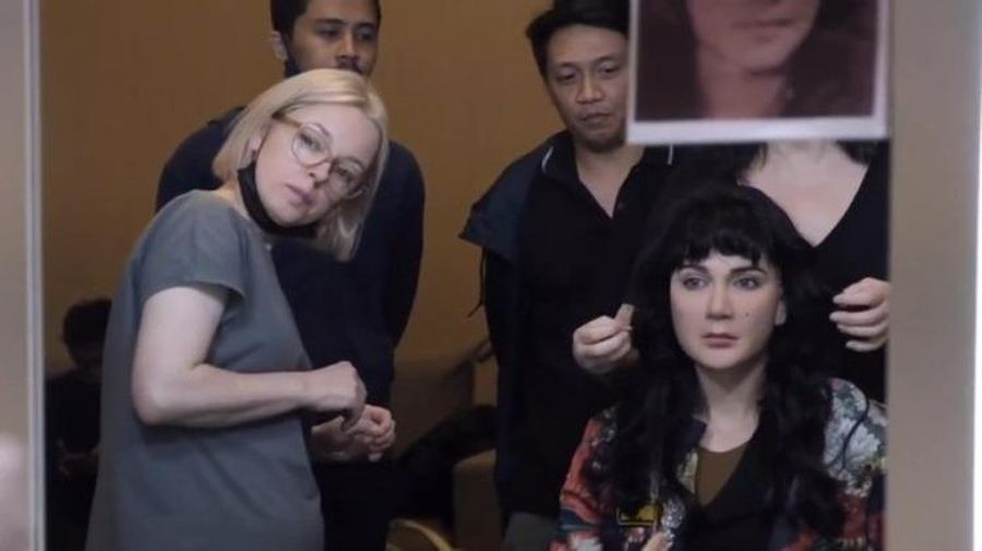 Luna Maya dirias untuk film Suzanna: Malam Jumat Kliwon. (Tangkapan layar Instagram @sorayaintercinefilms)