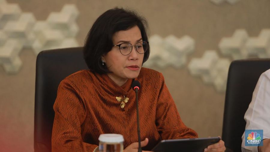 Menteri Keuangan RI Sri Mulyani saat Konferensi Pers Devisa Hasil Ekspor (DHE) di Selasar Kretagama, Gd. Ali Wardhana Lantai 3, Jl Lapangan Banteng Timur Jakarta Pusat, Jumat (28/7/2023). (CNBC Indonesia, Muhammad Sabki)