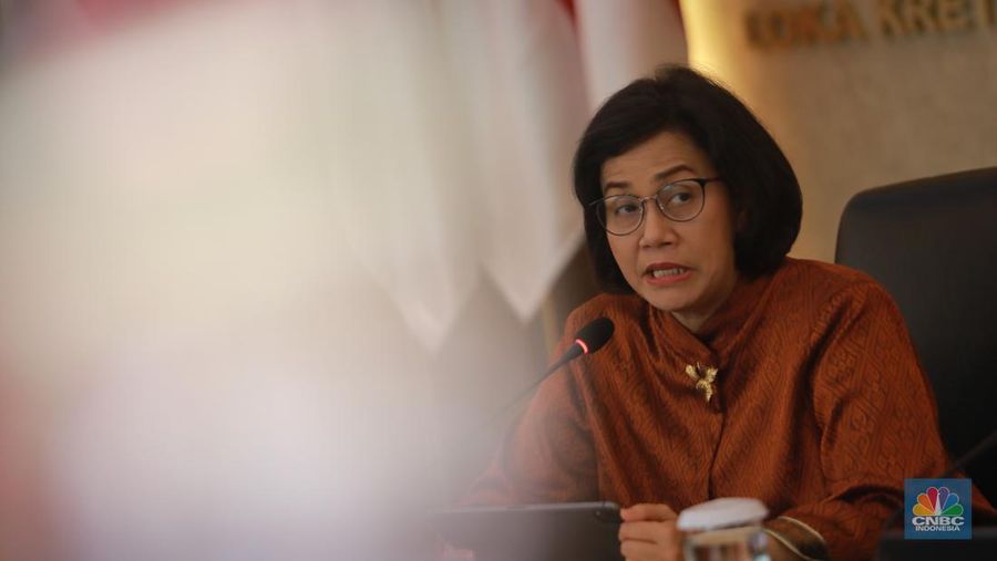 Menteri Keuangan RI Sri Mulyani saat Konferensi Pers Devisa Hasil Ekspor (DHE) di Selasar Kretagama, Gd. Ali Wardhana Lantai 3, Jl Lapangan Banteng Timur Jakarta Pusat, Jumat (28/7/2023). (CNBC Indonesia, Muhammad Sabki)
