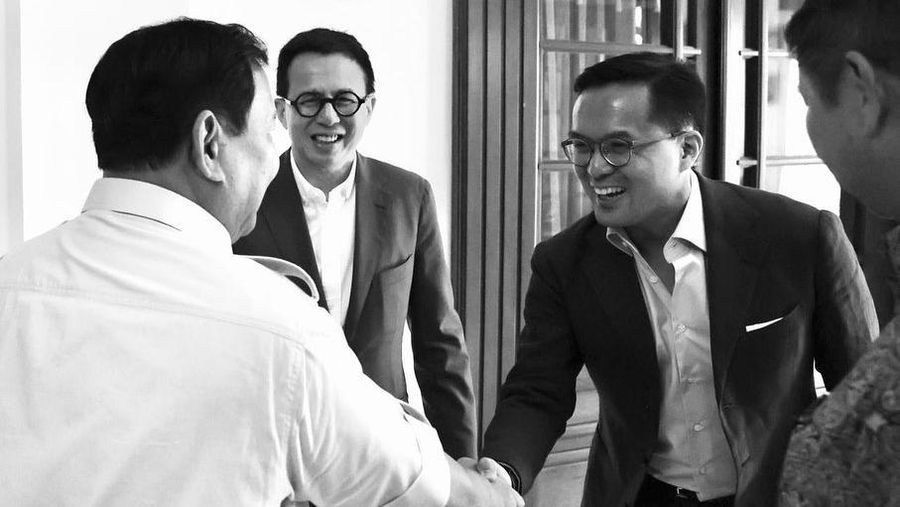 Prabowo Subianto menyambut kedatangan Richard Li dan Bapak Patrick Walujo. (Instagram @prabowo)