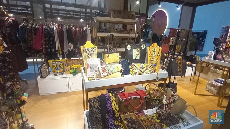 Produk UMKM Kalimantan Timur di pameran Karya Kreatif Indonesia (KKI) 2023. (CMNNC Indonesia/Arrijal Rachman)