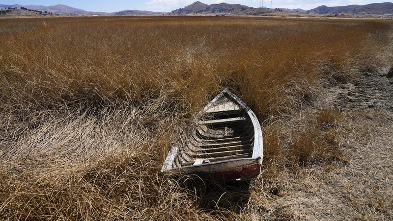 Kekeringan melanda Danau Titicaca di Bolvia. (AP Photo/Juan Karita)