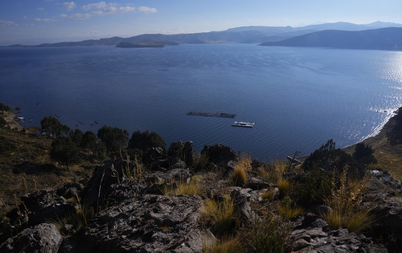 Kekeringan melanda Danau Titicaca di Bolvia. Kekeringan melanda Danau Titicaca di Bolvia. (AP Photo/Juan Karita)