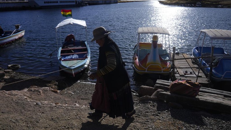 Kekeringan melanda Danau Titicaca di Bolvia. (AP Photo/Juan Karita)
