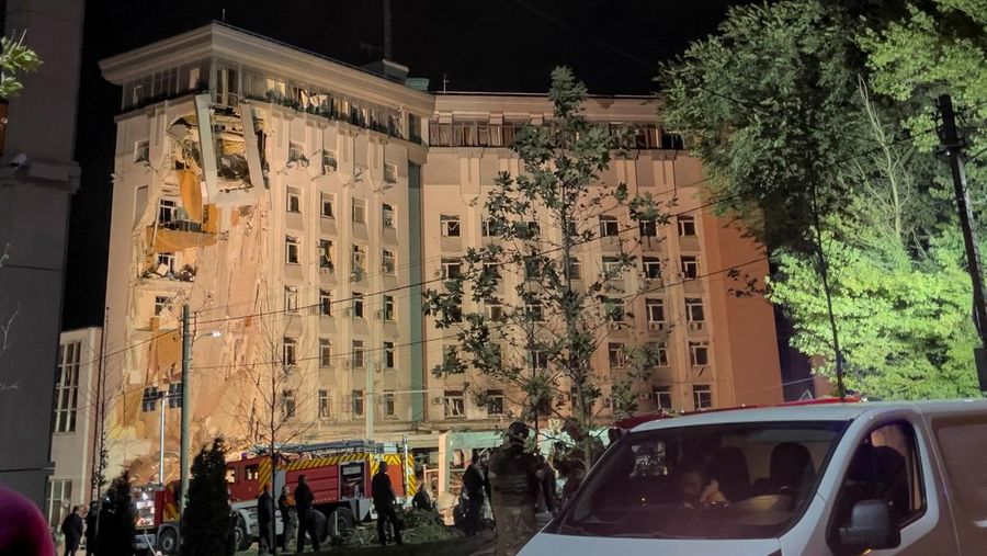 Kondisi gedung apartemen yang rusak akibat serangan rudal Rusia di Dnipro, Ukraian, Jumat (28/7/2023). (REUTERS/Viacheslav Ratynskyi)