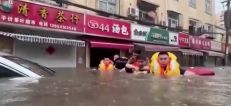 Foto udara menampilkan banjir akibat Topan Doksuri dan hujan lebat di Provisi Fujian, China, Sabtu (29/7/2023). (cnsphoto via REUTERS) Foto udara menampilkan banjir akibat Topan Doksuri dan hujan lebat di Provisi Fujian, China, Sabtu (29/7/2023). (cnsphoto via REUTERS)
