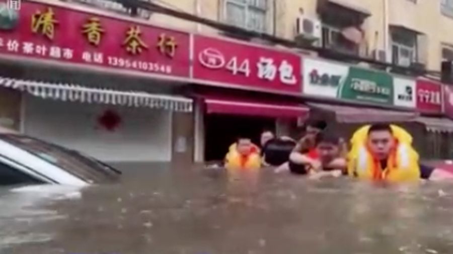 Foto udara menampilkan banjir akibat Topan Doksuri dan hujan lebat di Provisi Fujian, China, Sabtu (29/7/2023). (cnsphoto via REUTERS)