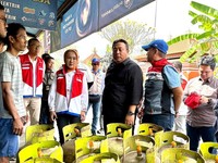 Dirut Pertamina Blusukan Cek Ketersediaan LPG 3 Kg di Bali
