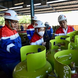 Bos Pertamina Ramal Konsumsi LPG 3 Kg Melebihi Kuota