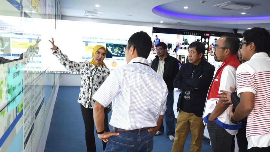 Dirut Pertamina Nicke Widyawati tengah memantau penyaluran LPG dari PIEDCC, Jakarta, Sabtu (29/7).
