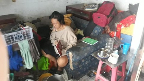 Dulu Model Majalah Dewasa, Kini Tinggal di 'Gubuk Derita'