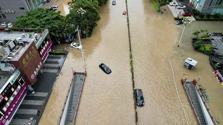 Foto udara menampilkan banjir akibat Topan Doksuri dan hujan lebat di Provisi Fujian, China, Sabtu (29/7/2023). (cnsphoto via REUTERS)