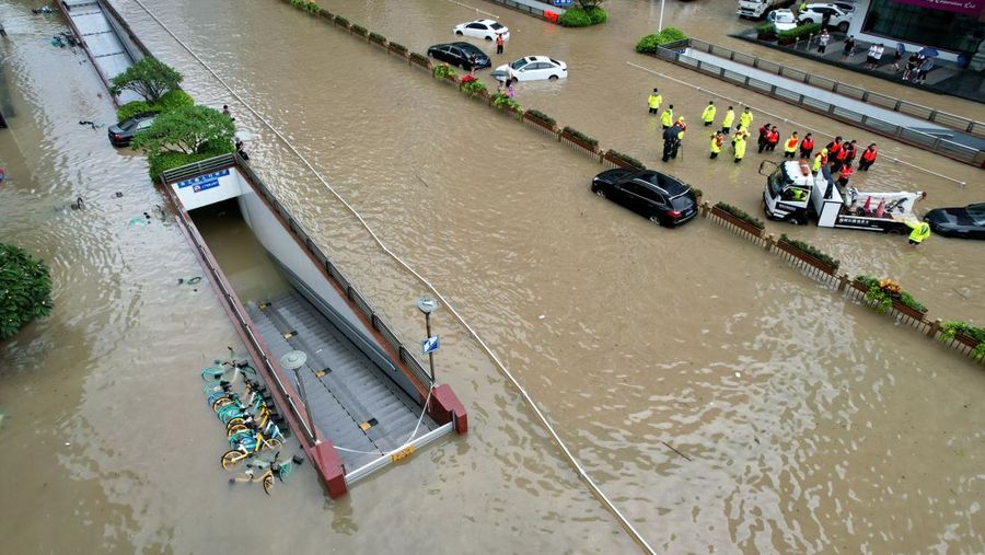 Foto udara menampilkan banjir akibat Topan Doksuri dan hujan lebat di Provisi Fujian, China, Sabtu (29/7/2023). (cnsphoto via REUTERS)