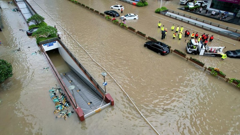 Foto udara menampilkan banjir akibat Topan Doksuri dan hujan lebat di Provisi Fujian, China, Sabtu (29/7/2023). (cnsphoto via REUTERS)
