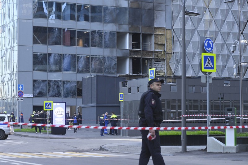 Kondisi gedung perkantoran yang rusak akibat serang pesawat tanpa awak Ukraina di Moskow, Rusia, Minggu (30/7/2023. (AP Photo) Kondisi gedung perkantoran yang rusak akibat serang pesawat tanpa awak Ukraina di Moskow, Rusia, Minggu (30/7/2023. (AP Photo)