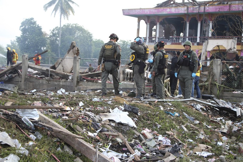 Kondisi lokasi ledakan di gudang kembang api di provinsi Narathiwat, Thailand, Sabtu (29/7/2023). (AP Photo/Kriya Tehtani) Kondisi lokasi ledakan di gudang kembang api di provinsi Narathiwat, Thailand, Sabtu (29/7/2023). (AP Photo/Kriya Tehtani)