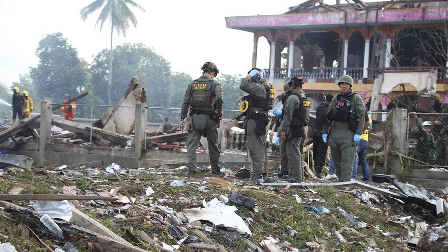 Kondisi lokasi ledakan di gudang kembang api di provinsi Narathiwat, Thailand, Sabtu (29/7/2023). (AP Photo/Kriya Tehtani)