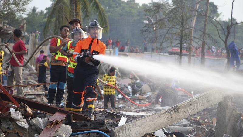Kondisi lokasi ledakan di gudang kembang api di provinsi Narathiwat, Thailand, Sabtu (29/7/2023). (AP Photo/Kriya Tehtani)