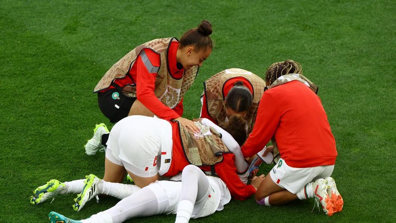 Warga beraktivitas saat gelombang pans di Central Park Manhattan, New York City, Amerika Serikat. (REUTERS/Amr Alfiky)