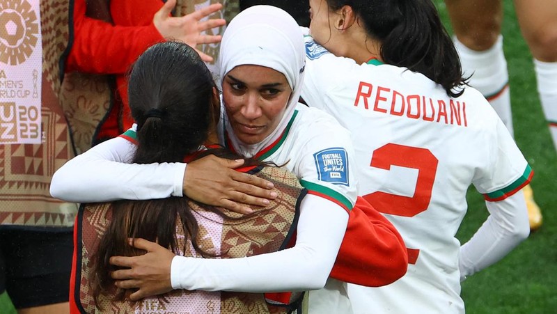 Warga beraktivitas saat gelombang pans di Central Park Manhattan, New York City, Amerika Serikat. (REUTERS/Amr Alfiky)