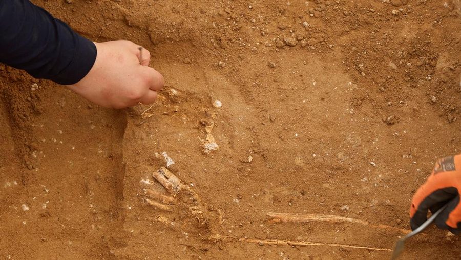Penemuan 125 makam Romawi dan 2 sarkofagus timah yang langka di Gaza, Palestina. (REUTERS/Mohammed Salem)