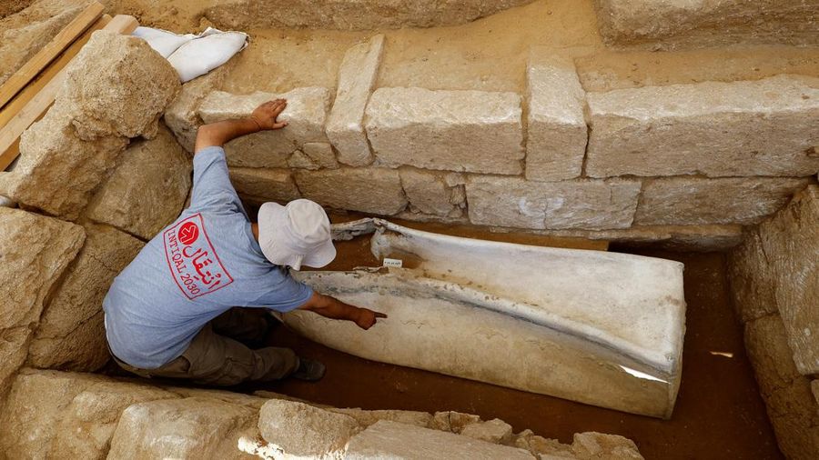 Penemuan 125 makam Romawi dan 2 sarkofagus timah yang langka di Gaza, Palestina. (REUTERS/Mohammed Salem)