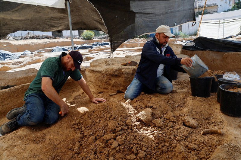 Penemuan 125 makam Romawi dan 2 sarkofagus timah yang langka di Gaza, Palestina. (REUTERS/Mohammed Salem) Penemuan 125 makam Romawi dan 2 sarkofagus timah yang langka di Gaza, Palestina. (REUTERS/Mohammed Salem)