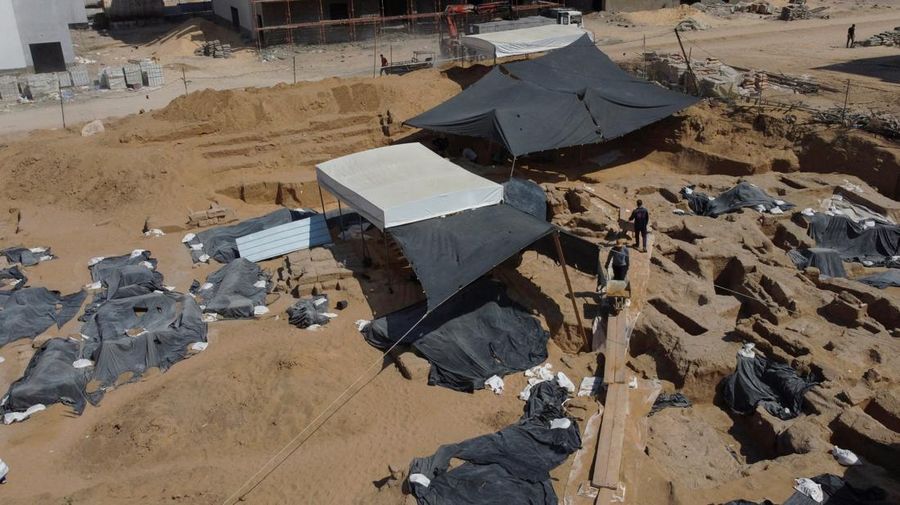 Penemuan 125 makam Romawi dan 2 sarkofagus timah yang langka di Gaza, Palestina. (REUTERS/Mohammed Salem)