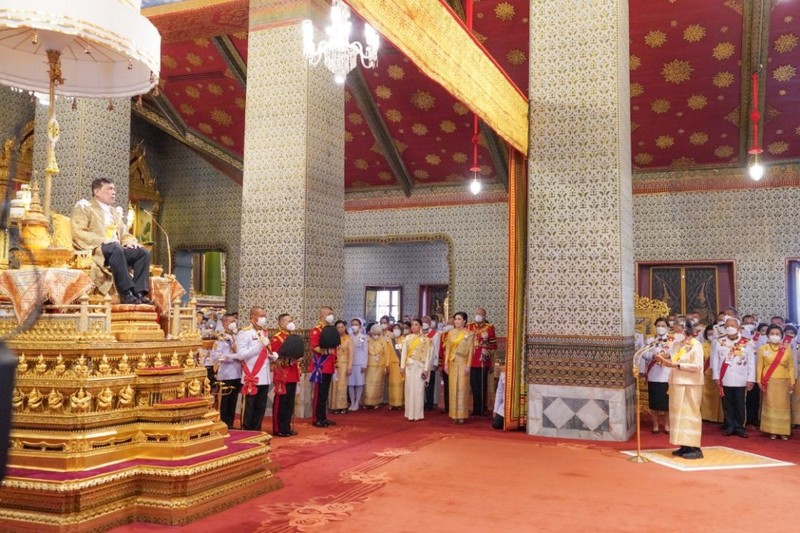 Raja Thailand Maha Vajiralongkorn duduk selama upacara untuk merayakan ulang tahunnya yang ke-71 di Grand Palace di Bangkok, Thailand, Jumat (28/7/2023). (Dok. royaloffice.th) Raja Thailand Maha Vajiralongkorn duduk selama upacara untuk merayakan ulang tahunnya yang ke-71 di Grand Palace di Bangkok, Thailand, Jumat (28/7/2023). (Dok. royaloffice.th)
