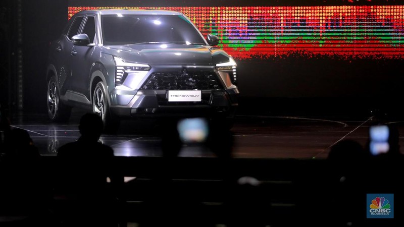 Eksterior The New SUV Mitsubishi dipamerkan untuk pertama kali di Kawasan Pondok Indah, Jakarta, Senin, (31/7). (CNBC Indonesia/Muhammad Sabki)