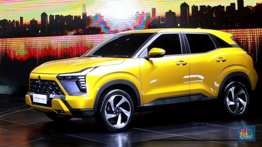 Eksterior The New SUV Mitsubishi dipamerkan untuk pertama kali di Kawasan Pondok Indah, Jakarta, Senin, (31/7). (CNBC Indonesia/Muhammad Sabki)