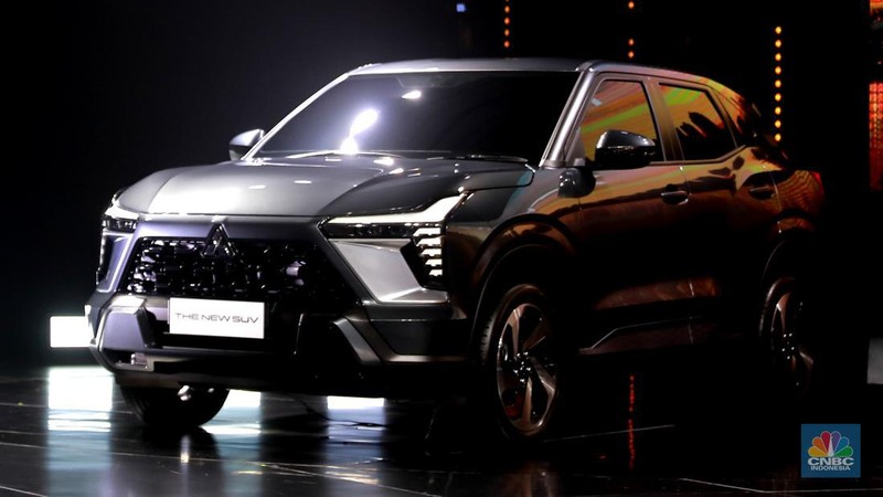 Eksterior The New SUV Mitsubishi dipamerkan untuk pertama kali di Kawasan Pondok Indah, Jakarta, Senin, (31/7). (CNBC Indonesia/Muhammad Sabki)