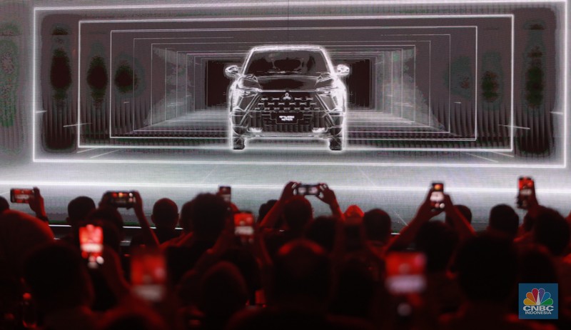 Eksterior The New SUV Mitsubishi dipamerkan untuk pertama kali di Kawasan Pondok Indah, Jakarta, Senin, (31/7). (CNBC Indonesia/Muhammad Sabki)