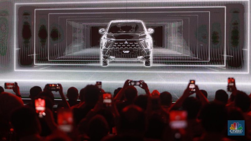 Eksterior The New SUV Mitsubishi dipamerkan untuk pertama kali di Kawasan Pondok Indah, Jakarta, Senin, (31/7). (CNBC Indonesia/Muhammad Sabki)