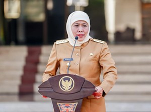 Senyum Khofifah saat Ditanya Dukung Prabowo-Gibran