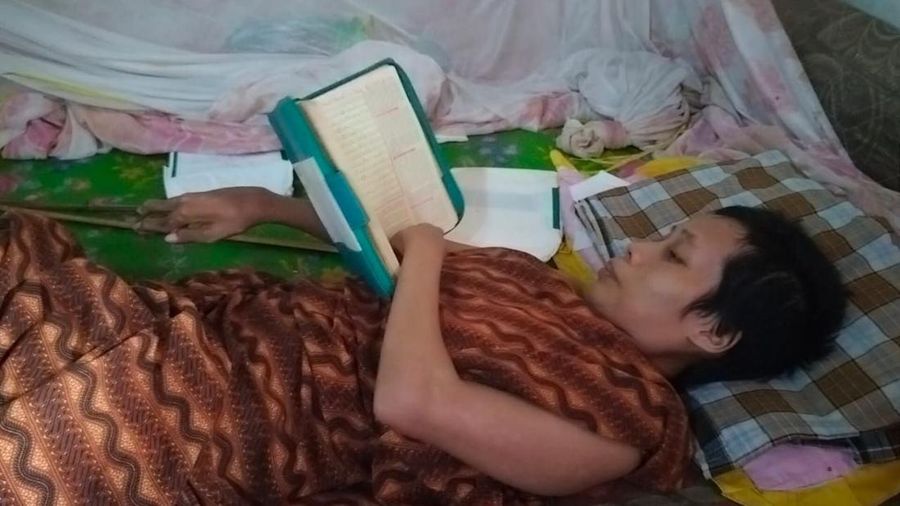 Miris Nasib Mantan Pekerja Migran Lumpuh Total dan Ayah Hidup dengan Jalan Merangkak (Dok. Berbuat Baik)
