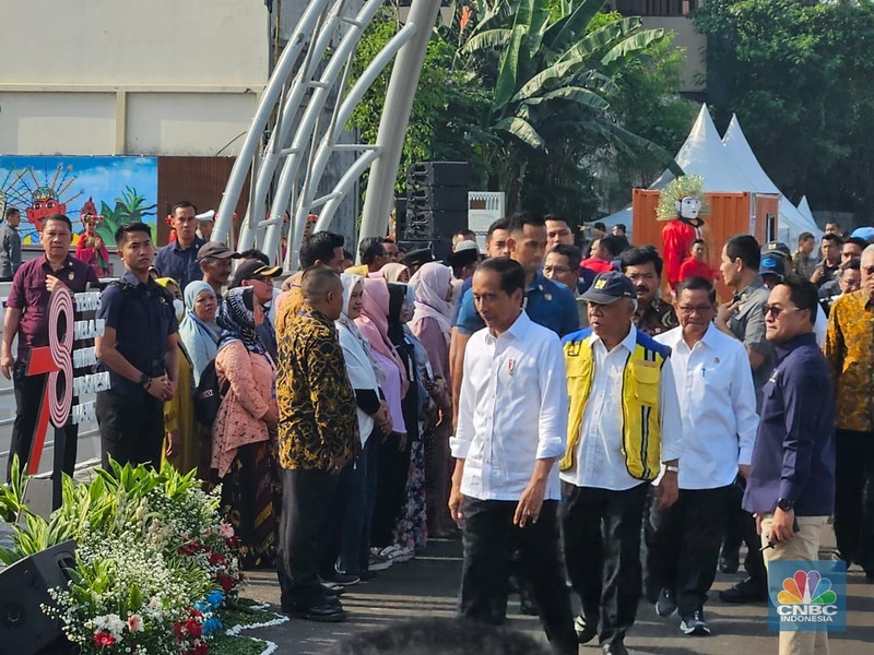 Presiden Joko Widodo (tengah) saat menghadiri peresmian sodetan Ciliwung. (YouTube/Sekretariat Presiden) Presiden Joko Widodo (tengah) saat menghadiri peresmian sodetan Ciliwung. (YouTube/Sekretariat Presiden)
